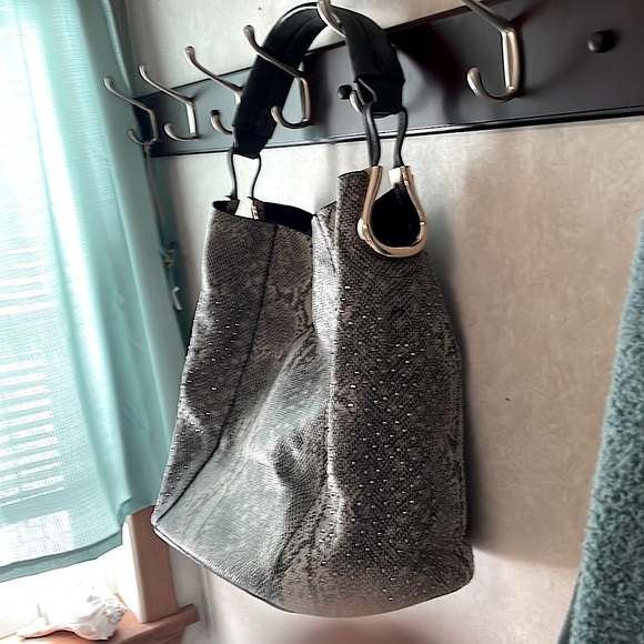 Leather Hobo snake grey and black shoulder bag with detachable cross body purse. - Picture 5 of 8